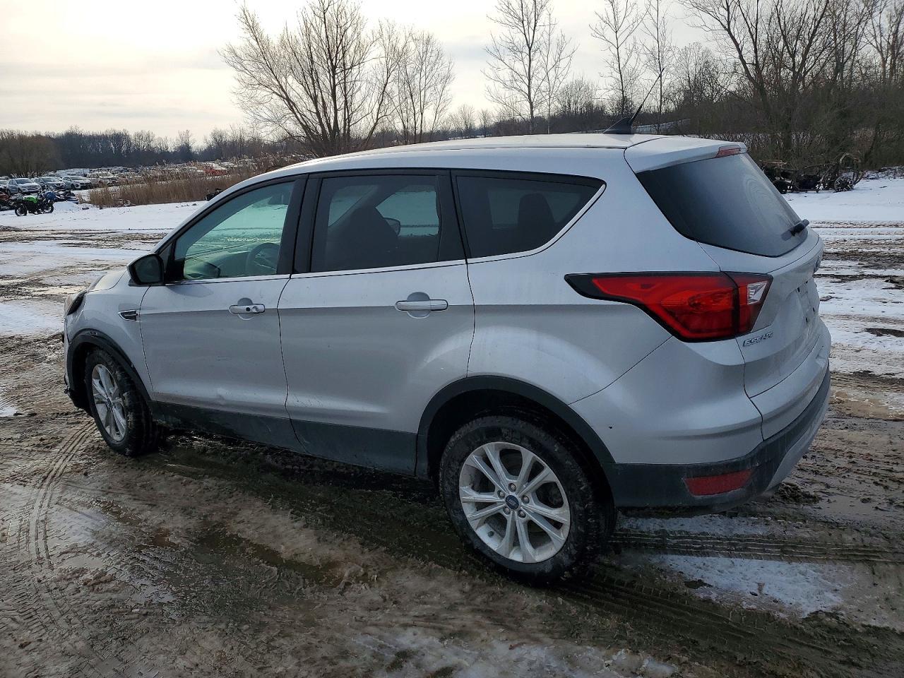 2019 Ford Escape Se - Фото 2
