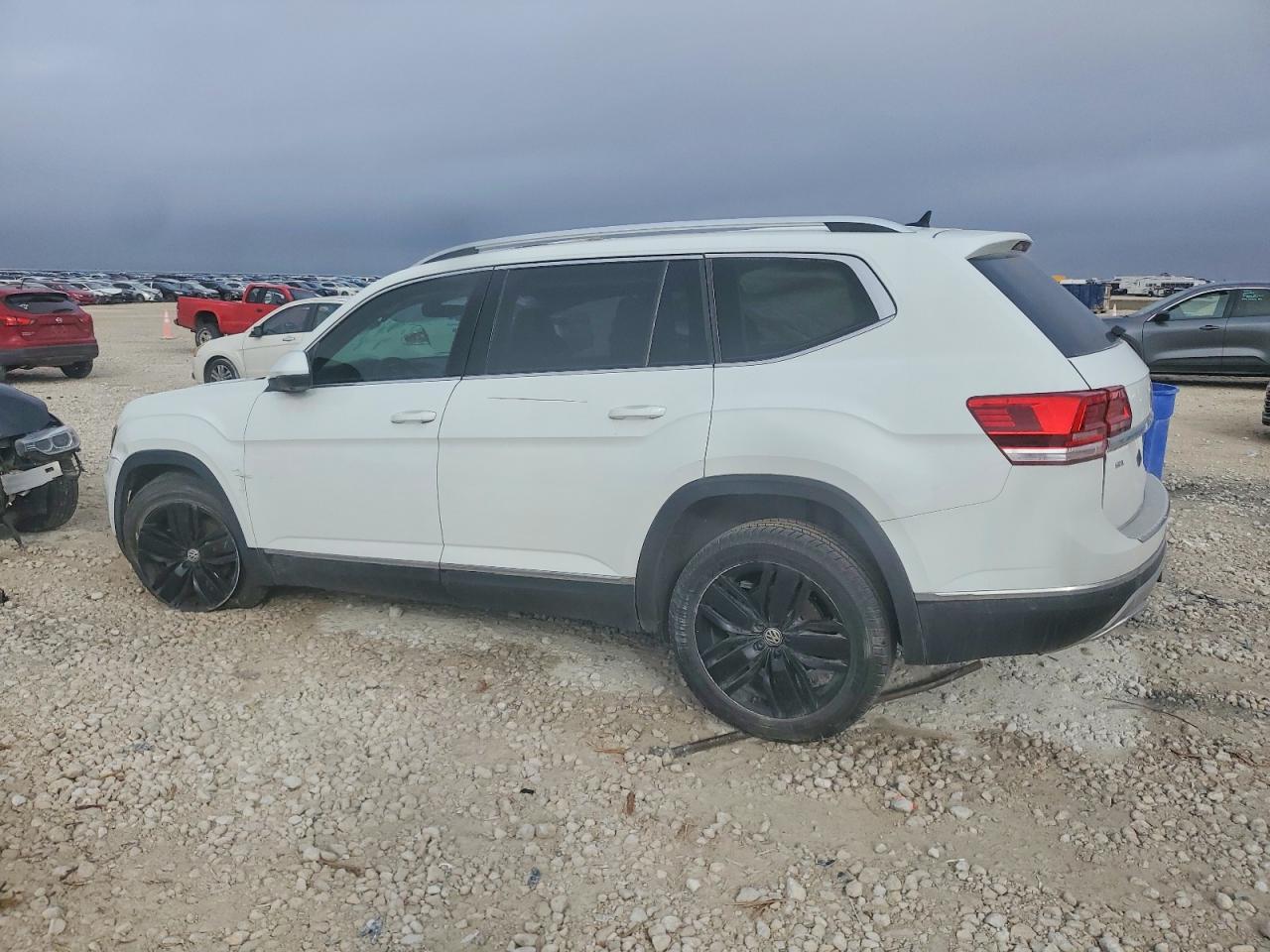 2019 Volkswagen Atlas Sel Premium - Image 2