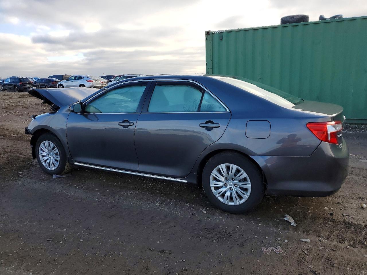 2013 Toyota Camry L - Фото 2