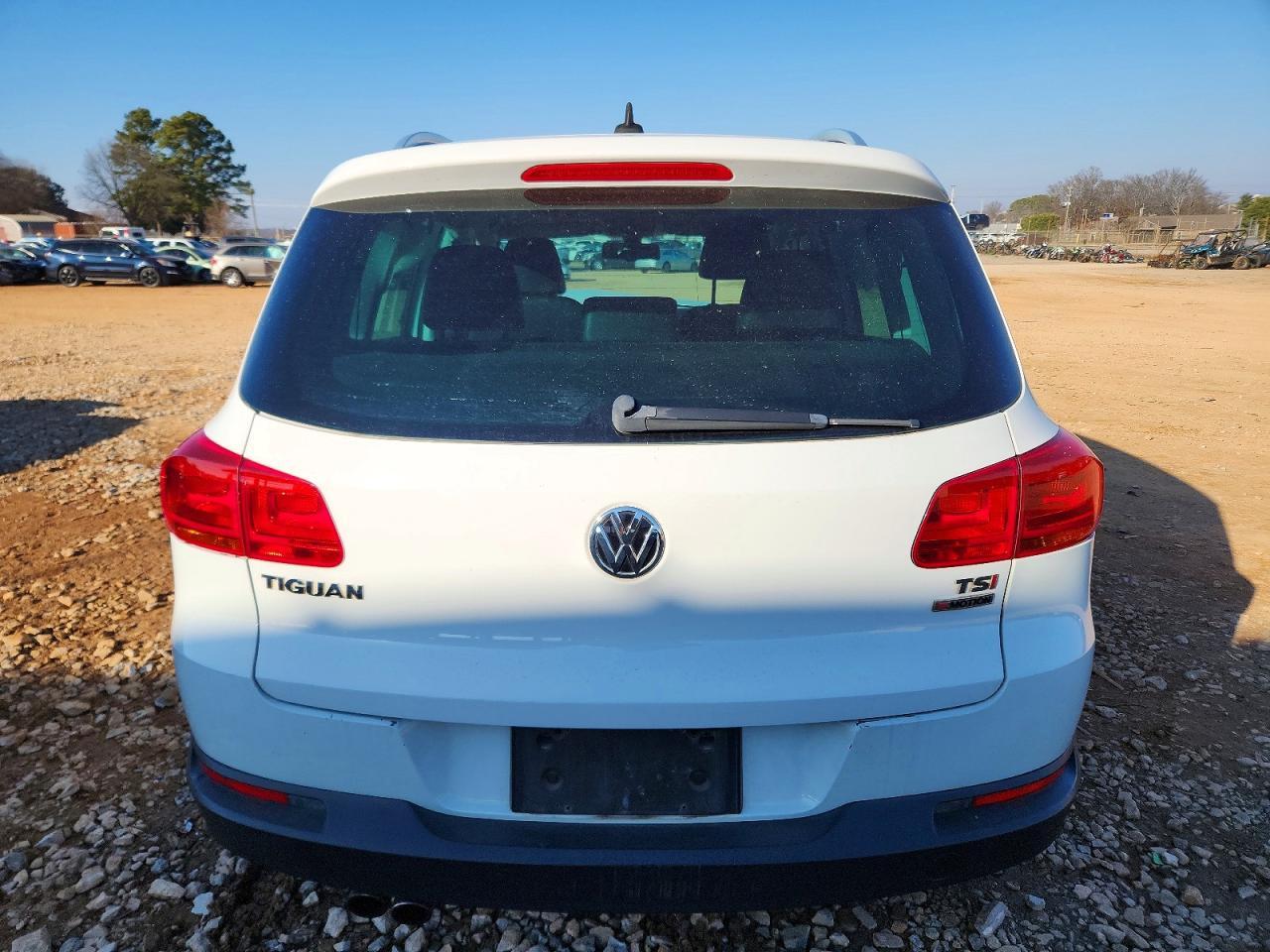 2017 Volkswagen Tiguan - Image 6