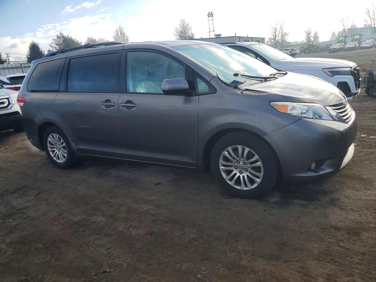 2011 Toyota Sienna Xle - Фото 4