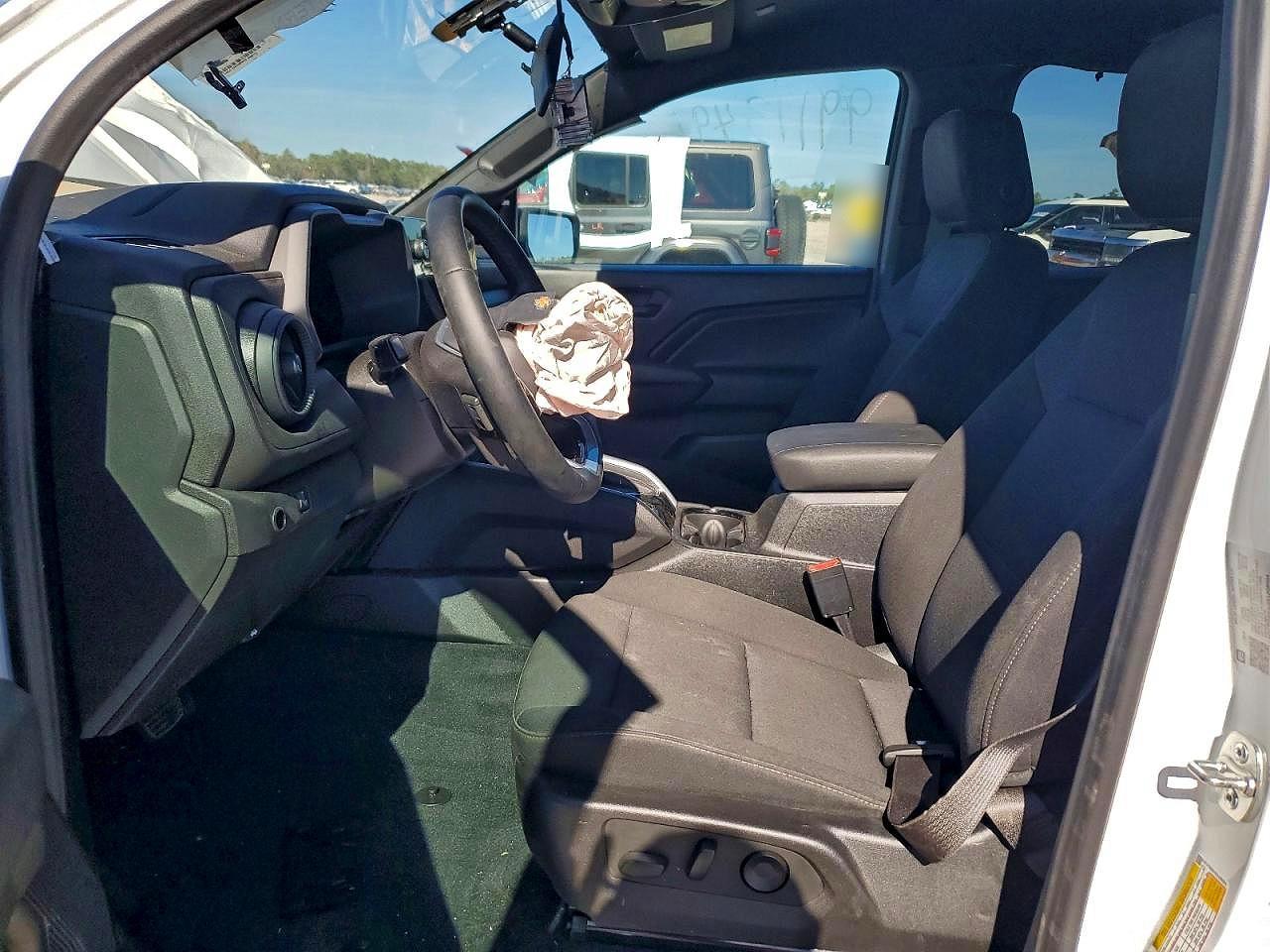 2025 Chevrolet Colorado - Image 7