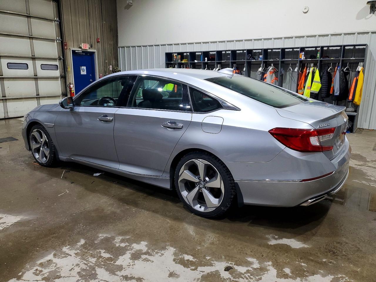 2018 Honda Accord Touring - Image 2