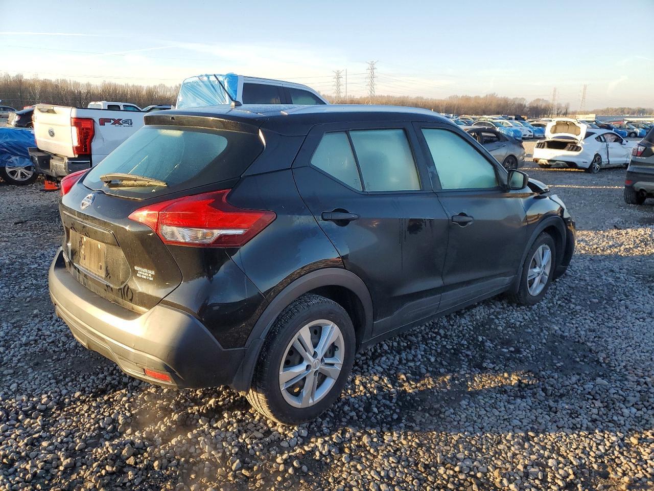 2019 Nissan Kicks S - Фото 3