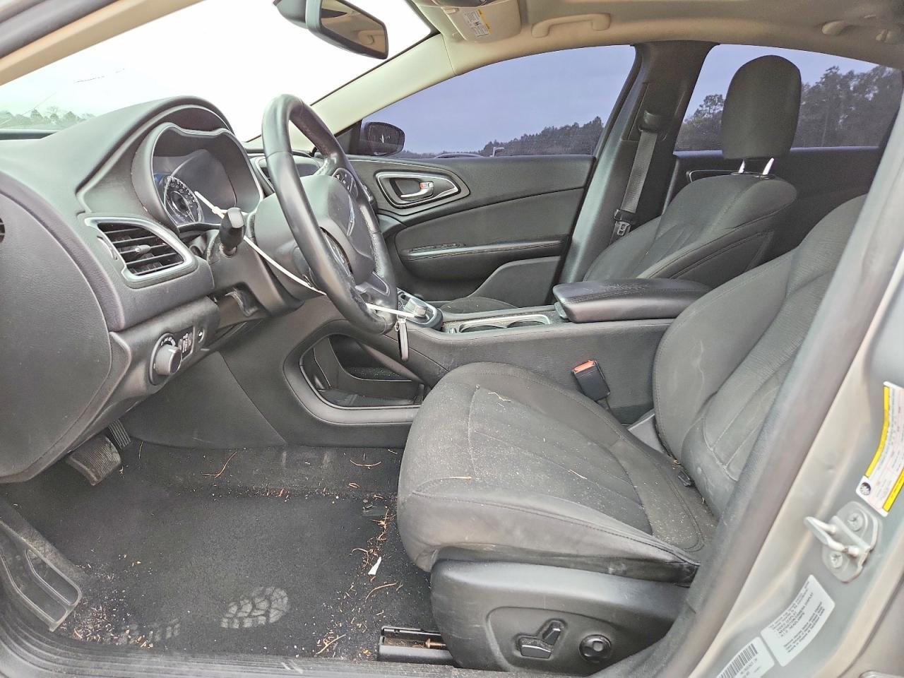 2015 Chrysler 200 Limited - Image 7