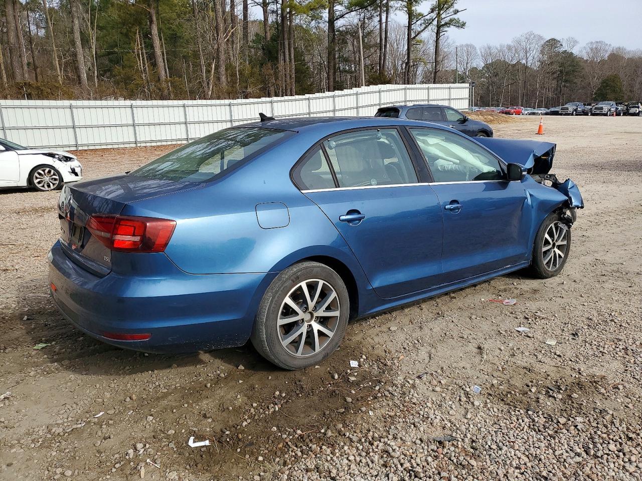 2017 Volkswagen Jetta Se - Фото 3
