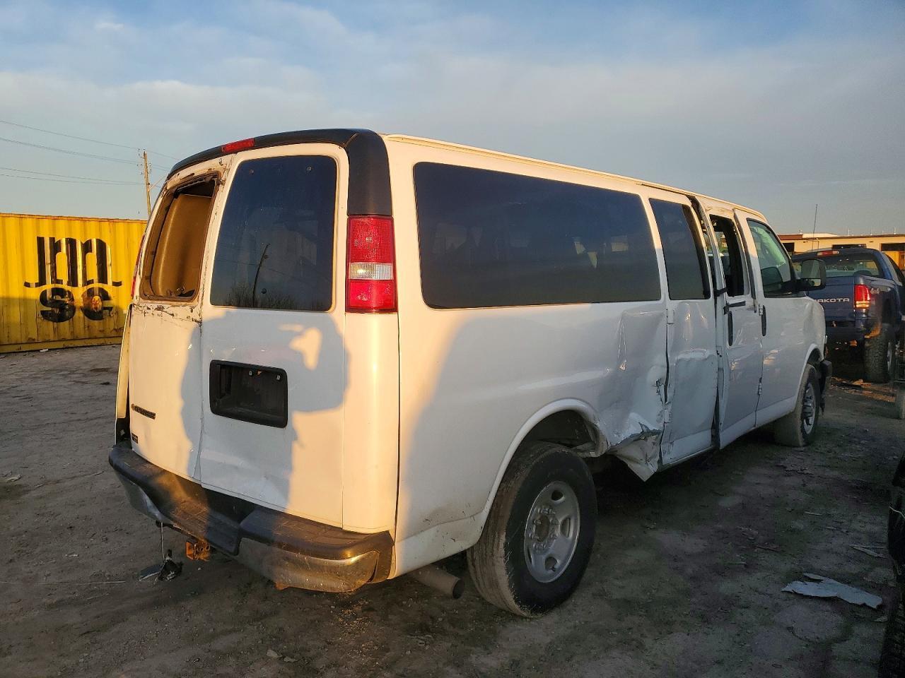 2017 Chevrolet Express G3500 Lt - Фото 3
