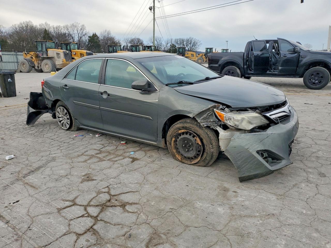 2013 Toyota Camry Le - Фото 4