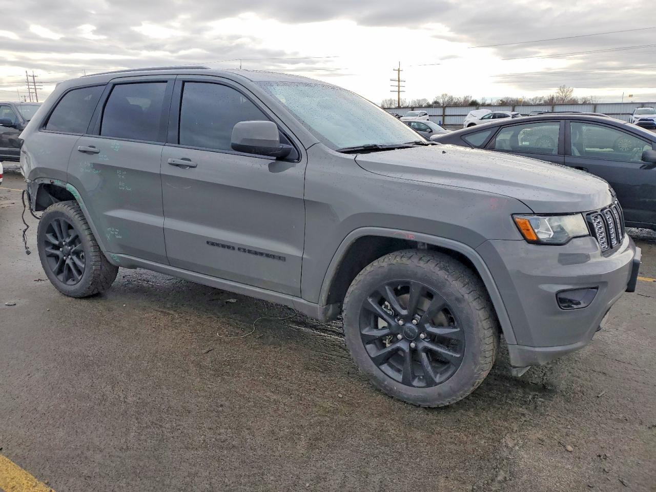2021 Jeep Grand Cherokee Laredo - Image 4