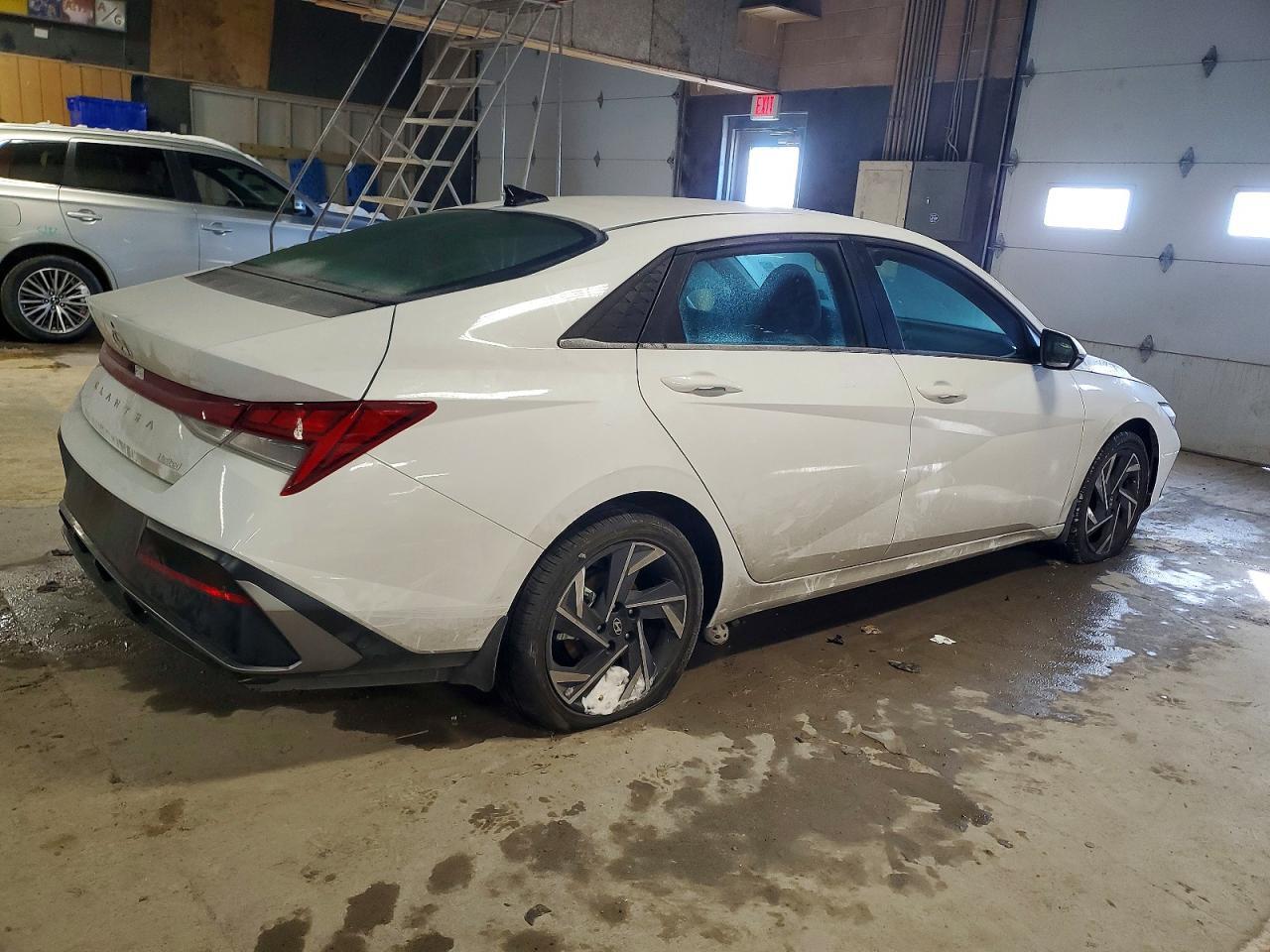 2025 Hyundai Elantra Limited - Image 3