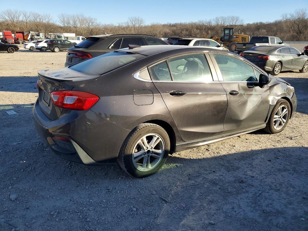 2017 Chevrolet Cruze Lt - Image 3