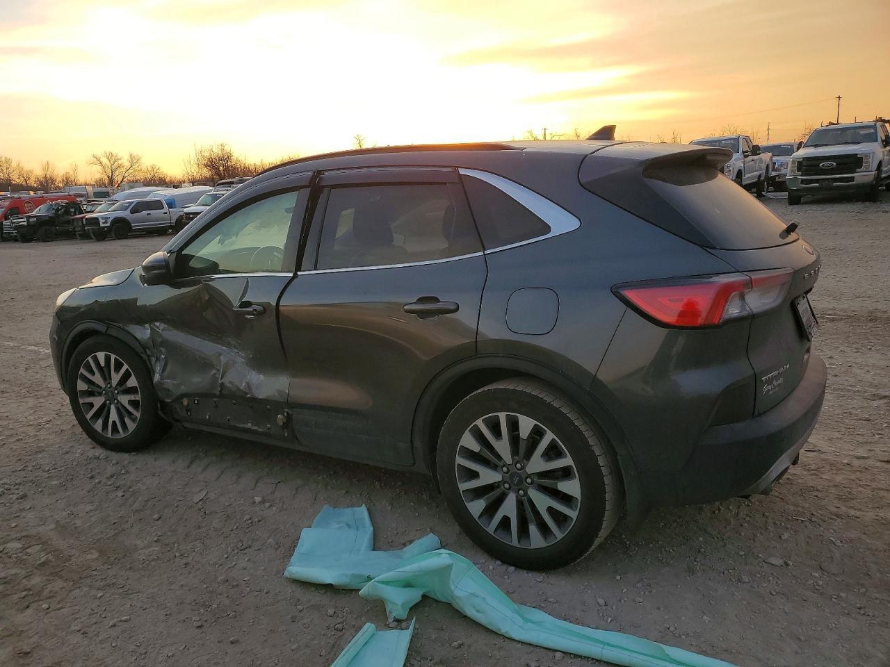 2020 Ford Escape Titanium - Фото 2