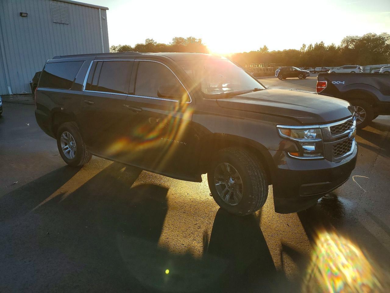2017 Chevrolet Suburban C1500 Ls - Фото 4