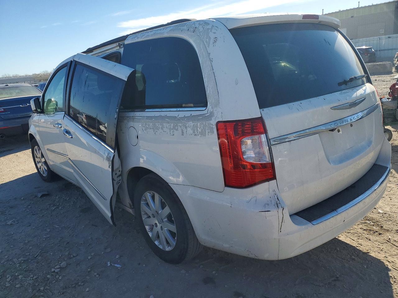 2011 Chrysler Town & Country Touring L - Image 2