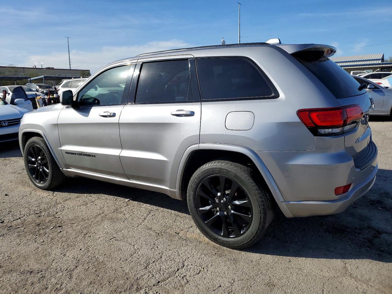 2020 Jeep Grand Cherokee Laredo - Image 2