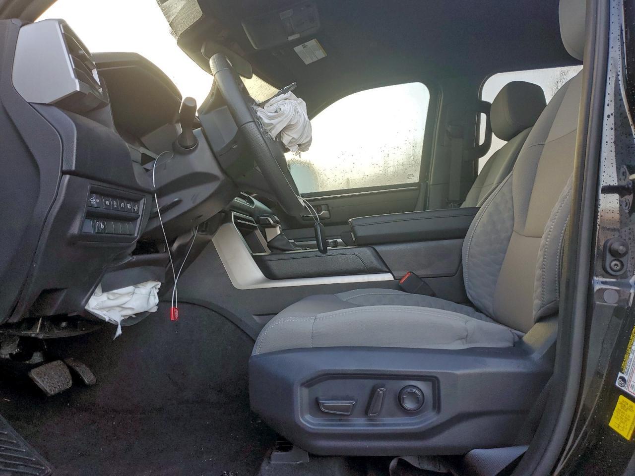 2025 Toyota Tundra Crewmax Sr - Image 7