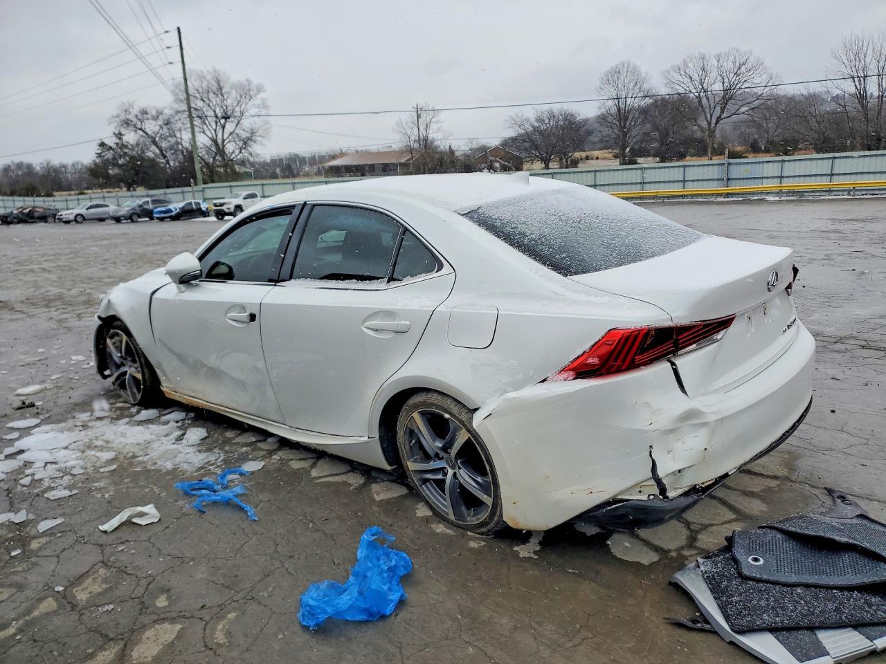 2017 Lexus Is 300 - Фото 2