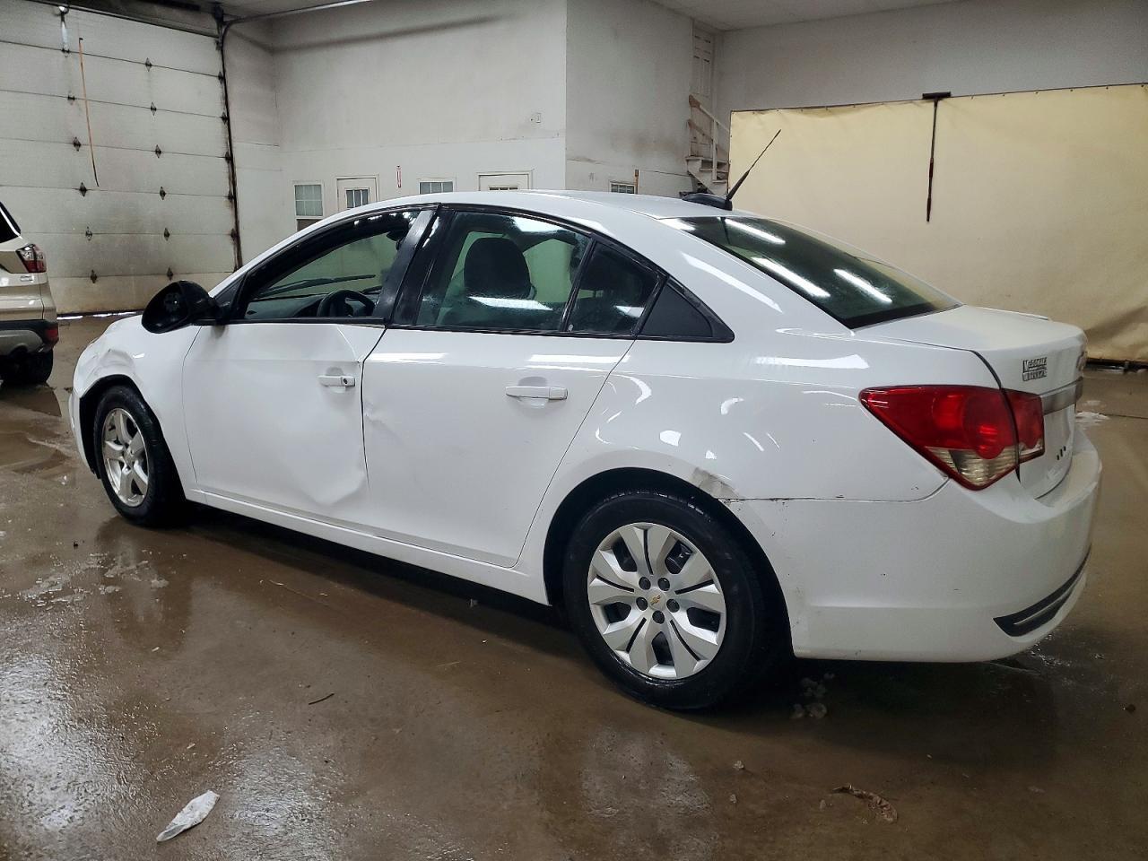 2015 Chevrolet Cruze Ls - Фото 2