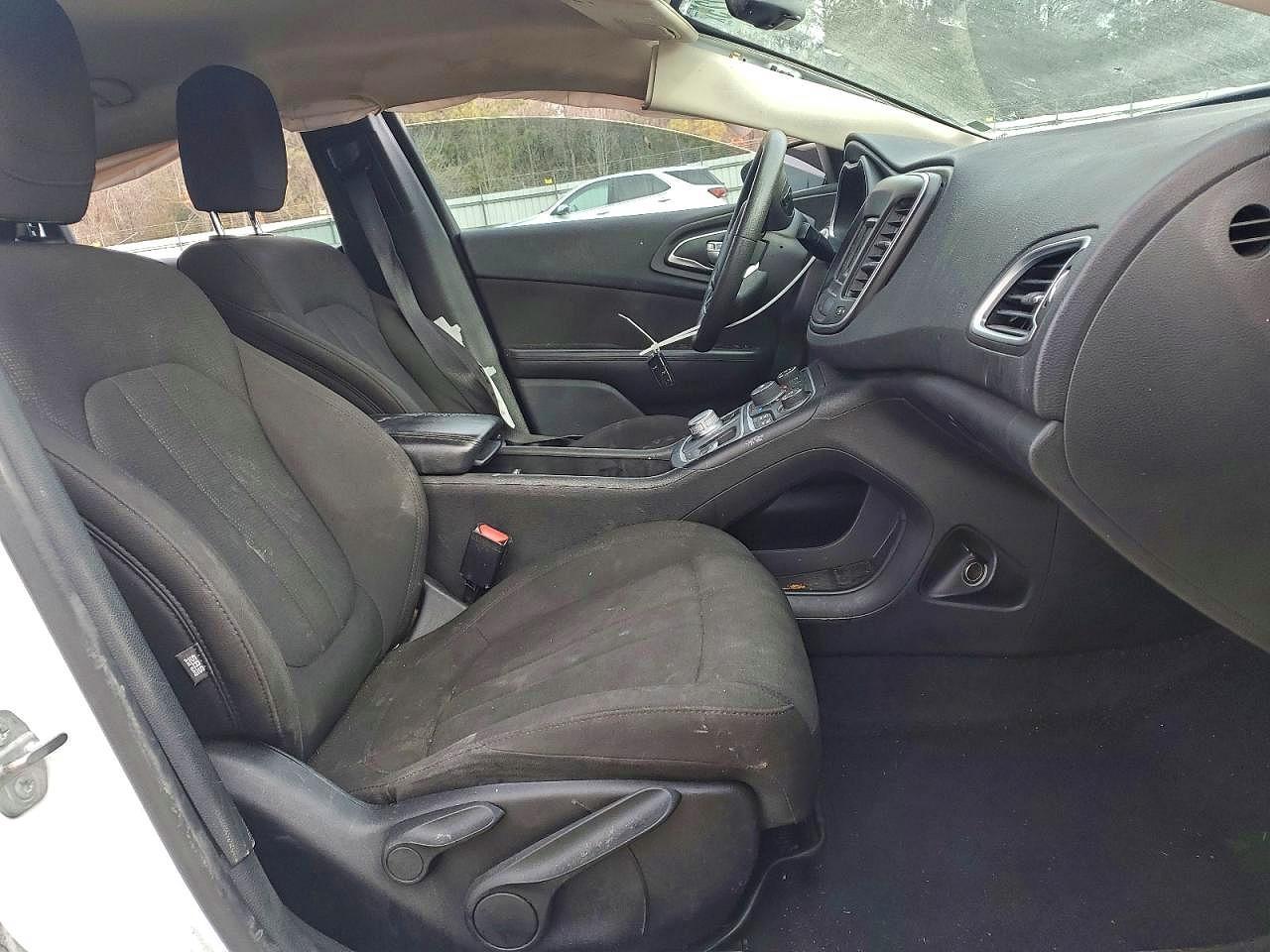2015 Chrysler 200 Limited - Фото 7