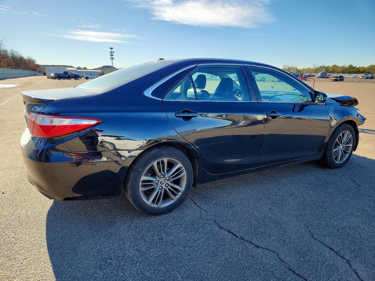 2016 Toyota Camry Le - Image 3