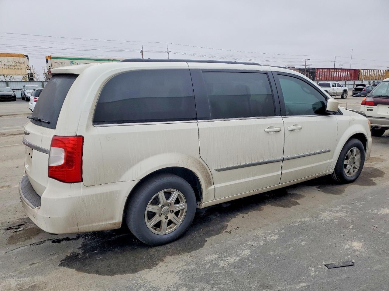 2012 Chrysler Town & Country - Image 3