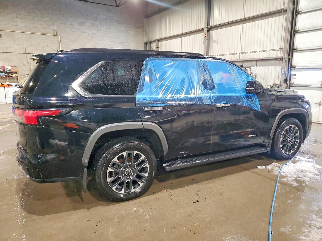 2023 Toyota Sequoia Sr5 - Фото 3