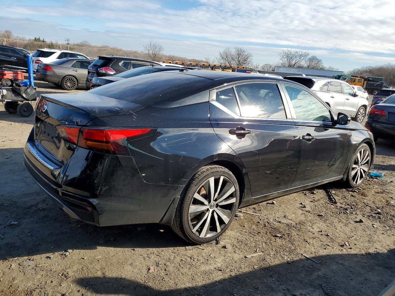 2020 Nissan Altima Sr - Фото 3