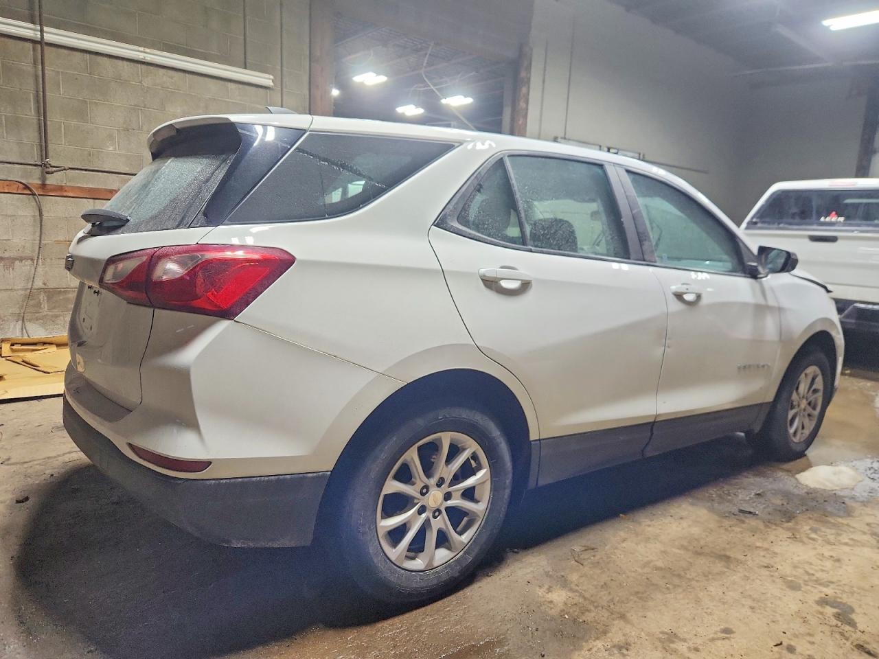 2021 Chevrolet Equinox Ls - Image 3