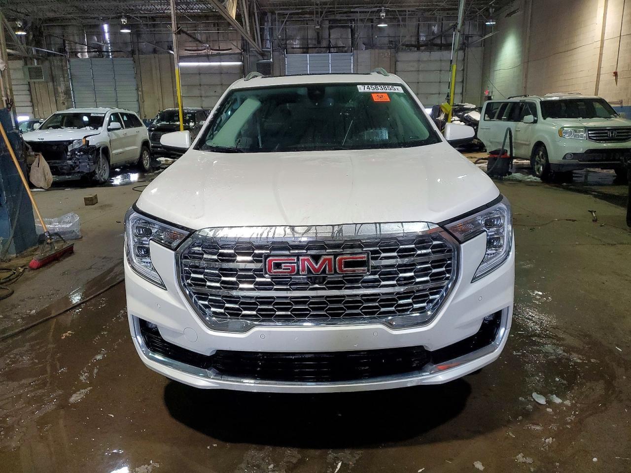 2024 GMC Terrain Denali - Image 5