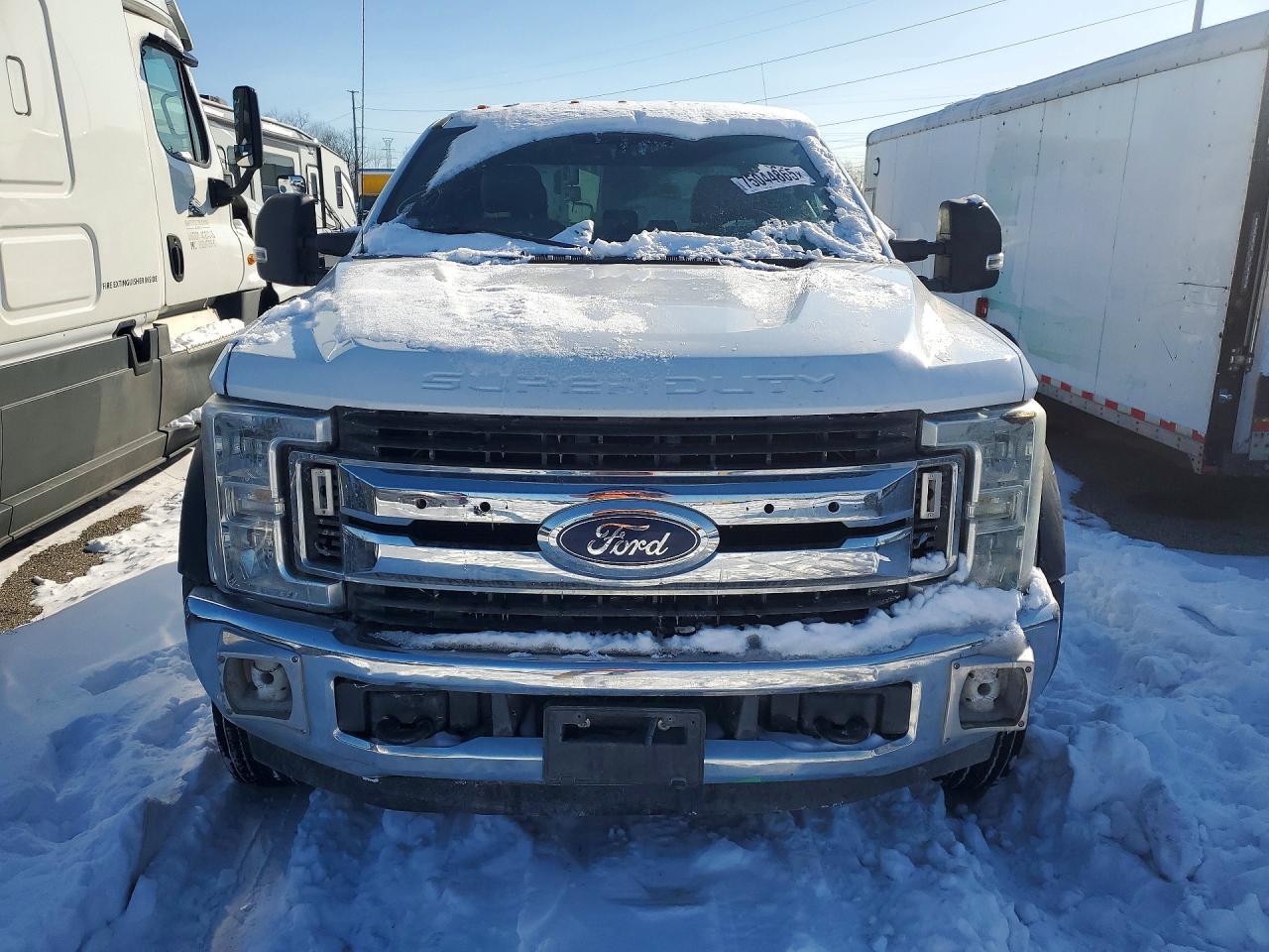 2017 Ford F550 Super Duty Truck Cab And Chassis - Image 5