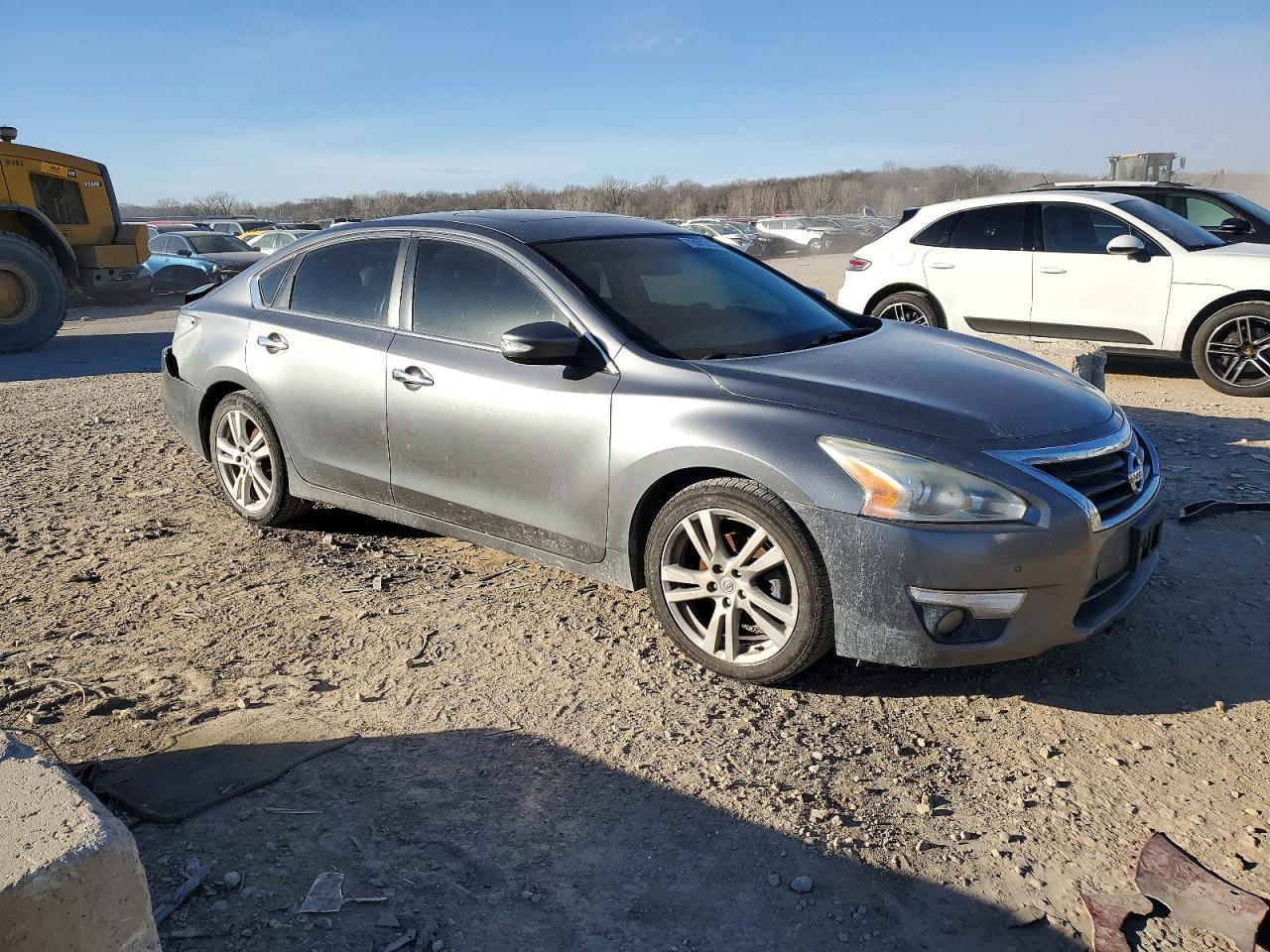 2015 Nissan Altima 3.5S - Image 4