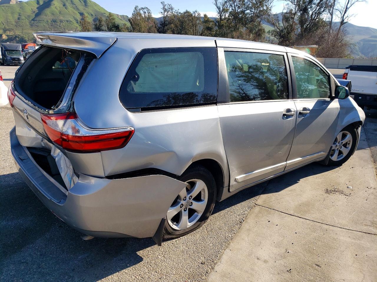 2016 Toyota Sienna - Фото 4