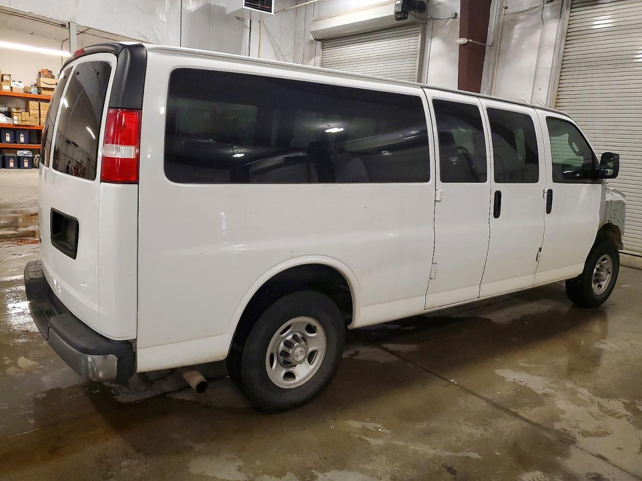 2017 Chevrolet Express G3500 Lt - Фото 3