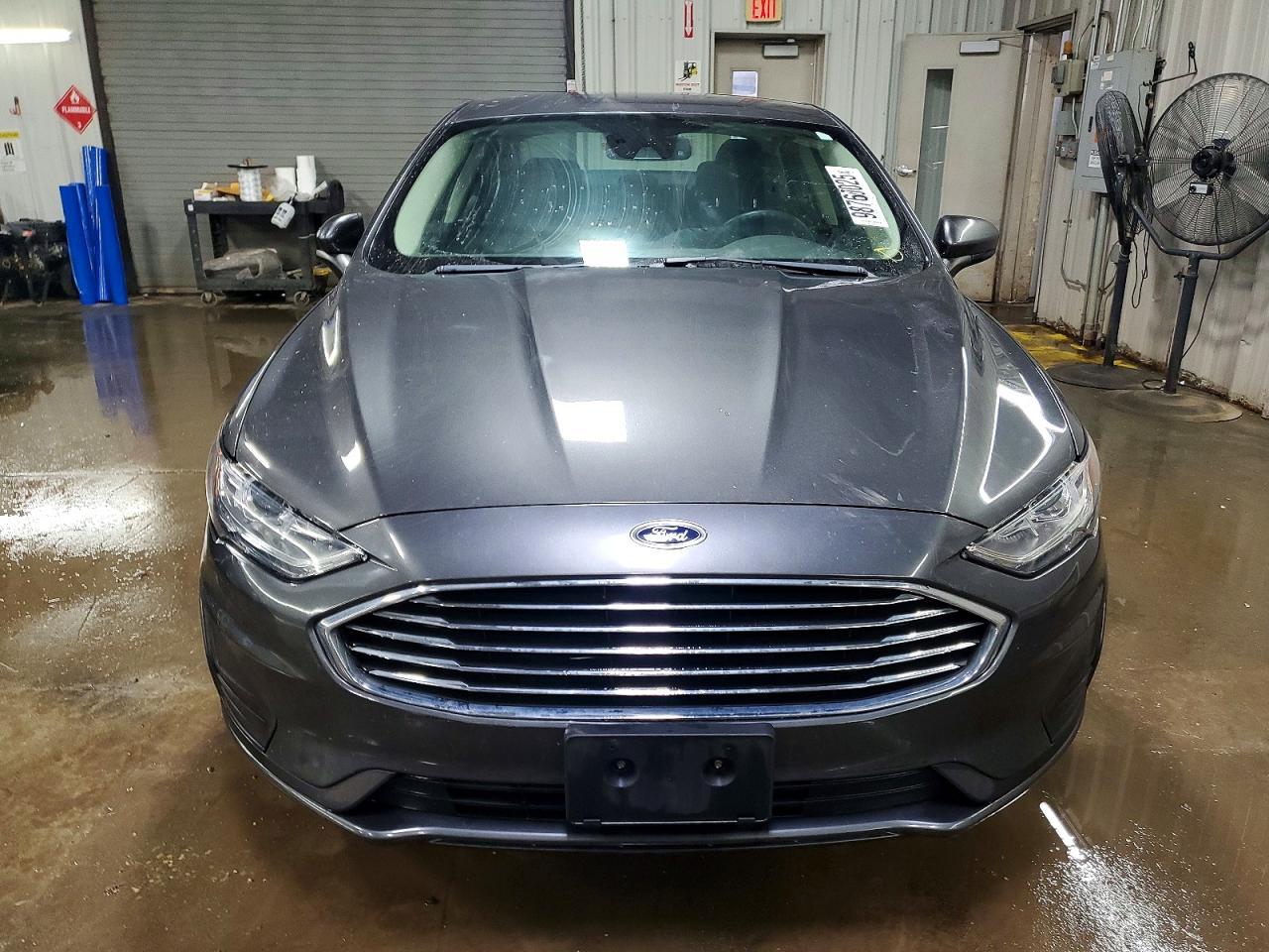 2020 Ford Fusion Se - Image 5
