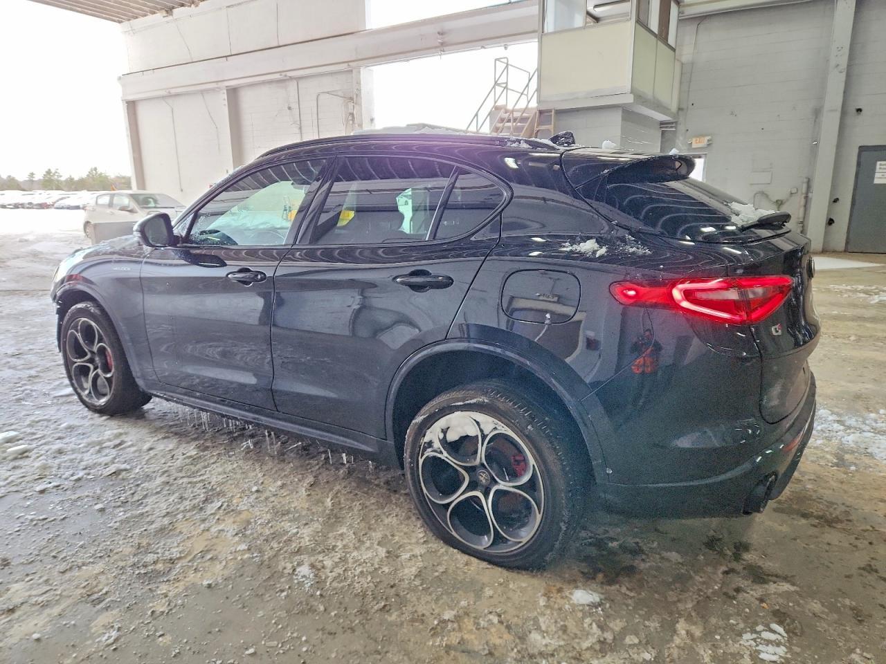 2023 Alfa Romeo Stelvio Ti - Фото 2