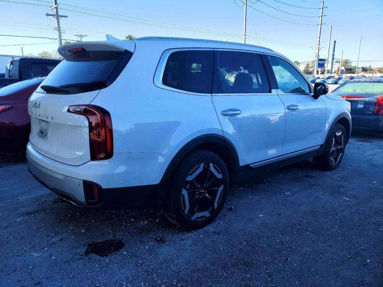 2024 Kia Telluride S - Image 3