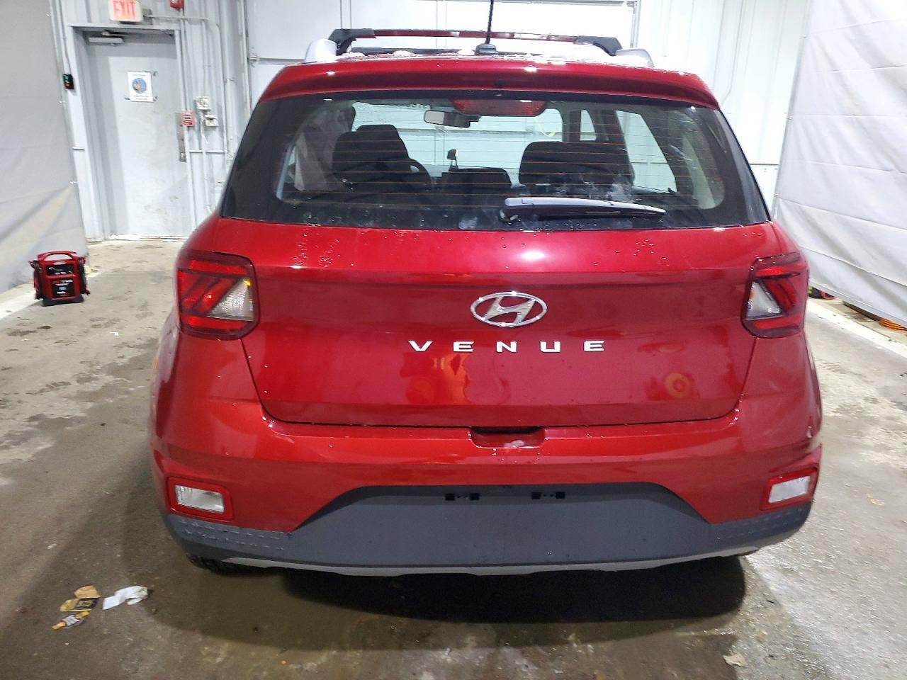 2025 Hyundai Venue Sel - Image 6