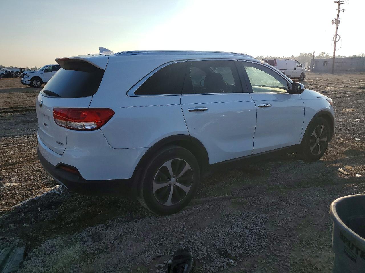 2016 Kia Sorento Ex - Image 3