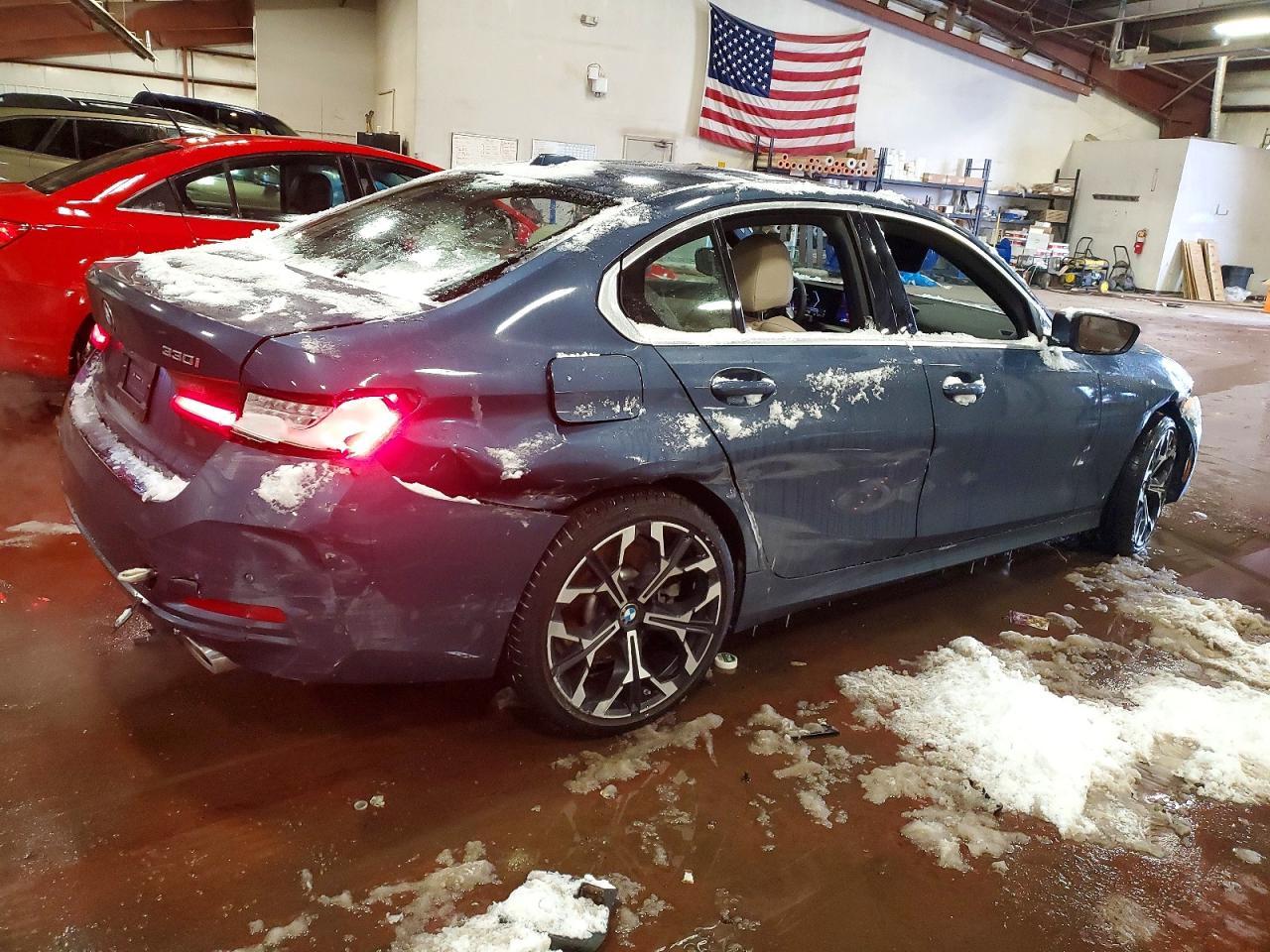 2025 BMW 330Xi - Фото 3