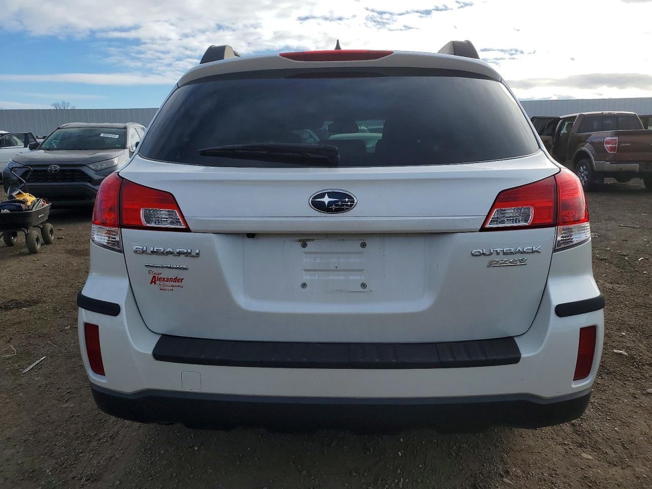 2011 Subaru Outback 2.5I Limited - Image 6