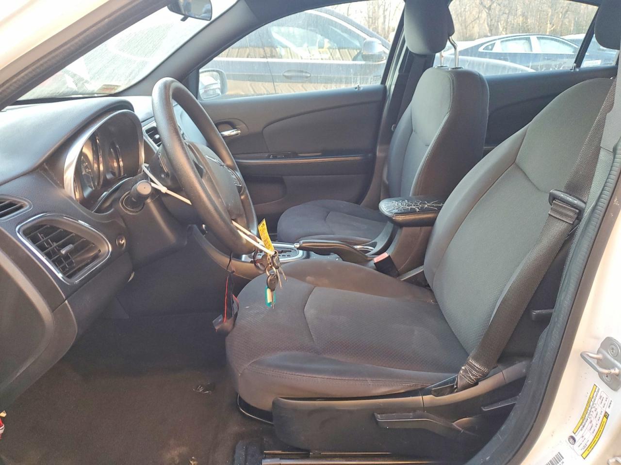 2012 Chrysler 200 - Image 7
