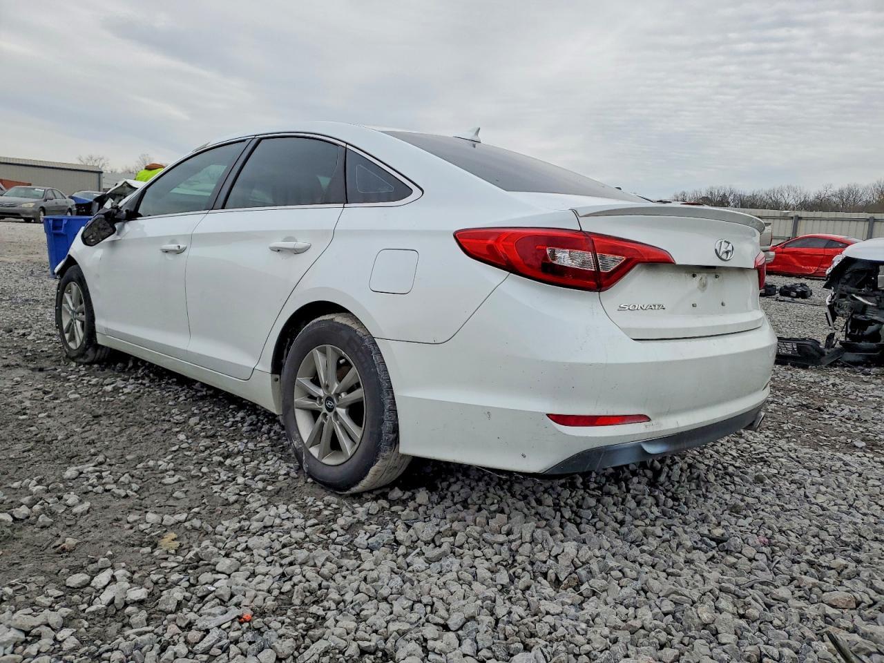 2017 Hyundai Sonata Se - Фото 2