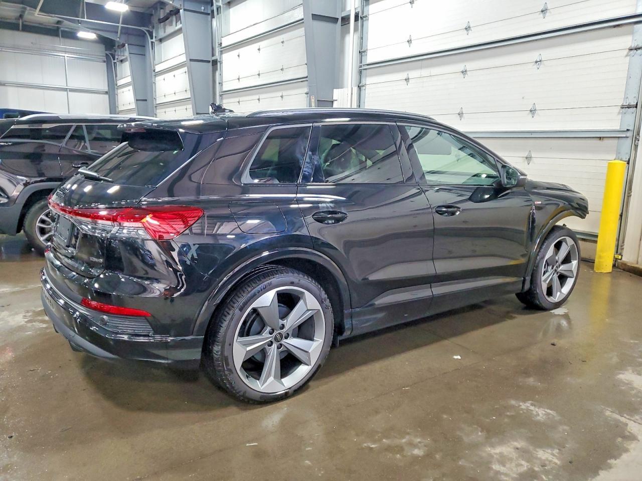 2025 Audi Q4 E-Tron Premium Plus - Фото 3