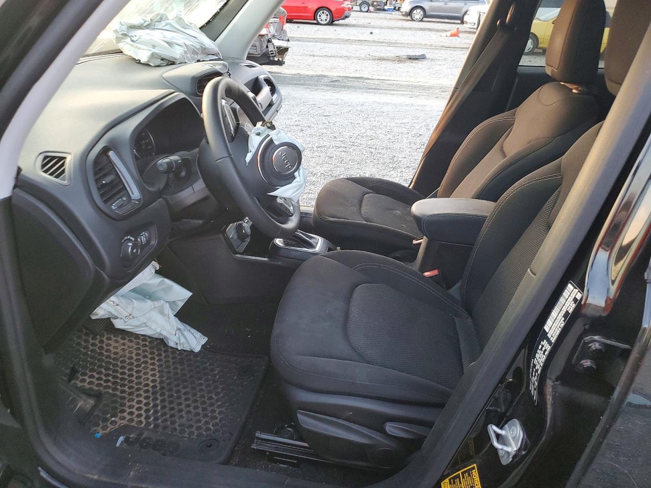 2023 Jeep Renegade Altitude - Image 7