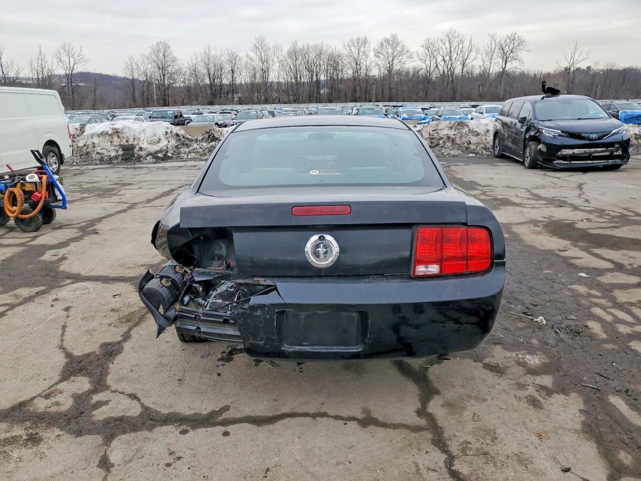 2008 Ford Mustang - Image 6