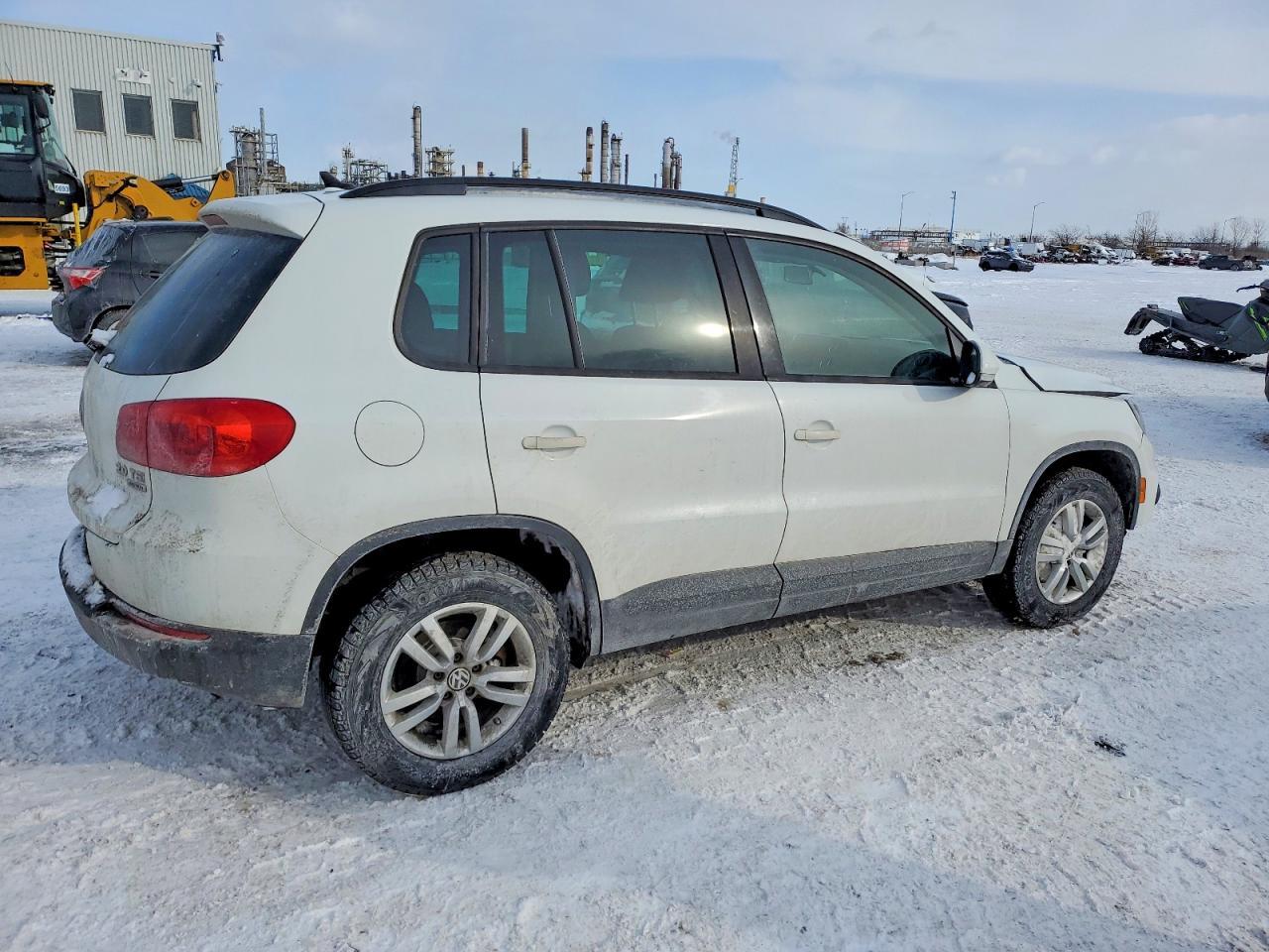 2015 Volkswagen Tiguan S - Image 3