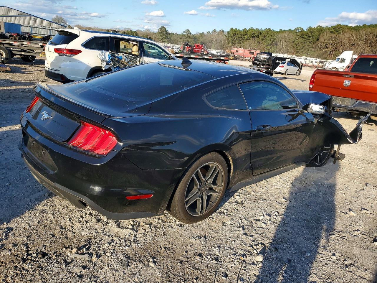 2020 Ford Mustang - Фото 3