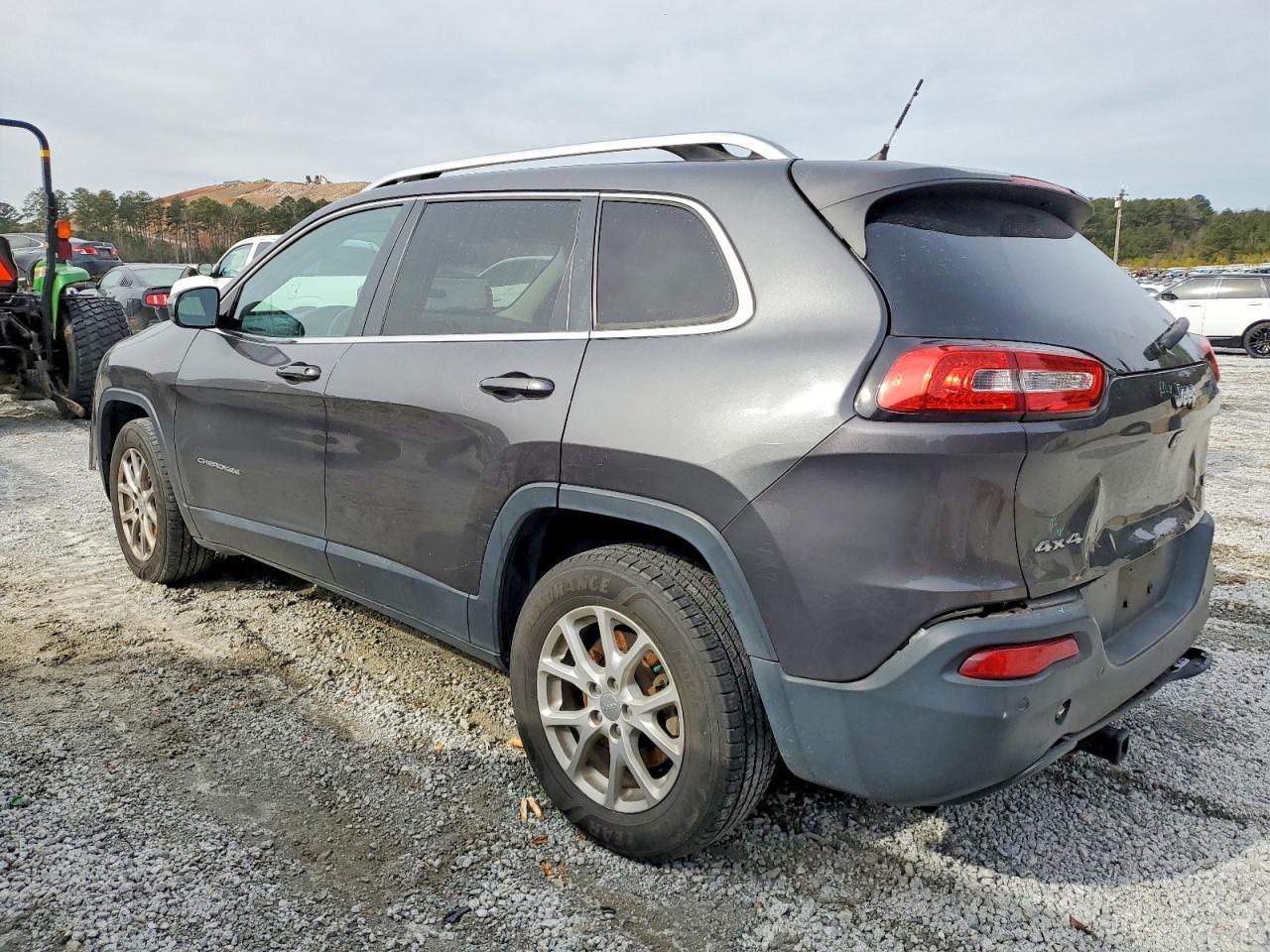 2016 Jeep Cherokee Latitude - Фото 2