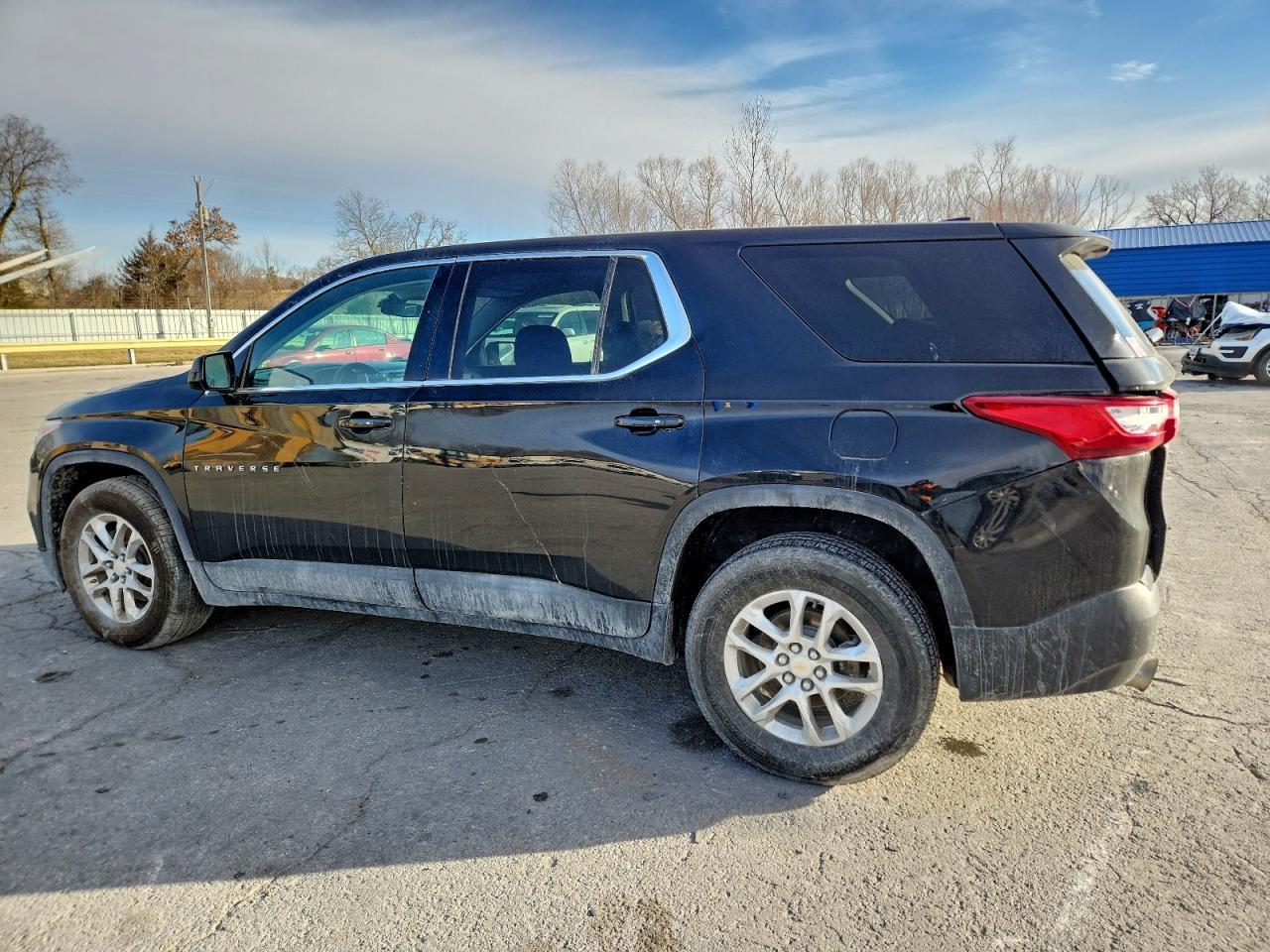 2019 Chevrolet Traverse Ls - Фото 2