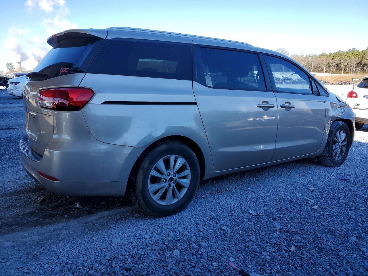 2015 Kia Sedona Lx - Image 3